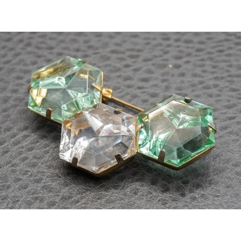 Vintage Hexagonal Faceted Glass Honeycomb Crystal Brooch Green Clear Gold Tone